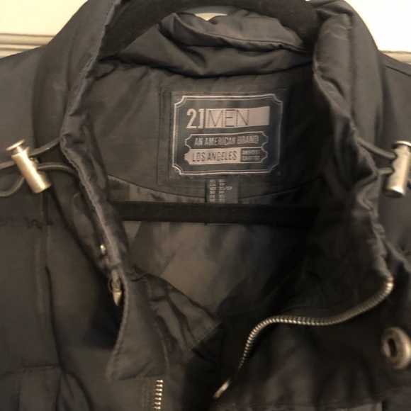 Forever21 Men’s Puffer Vest - Picture 2 of 2